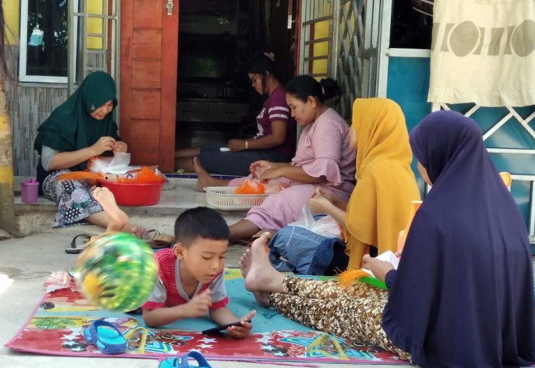 Tusuk 1.200 Lembar Kantong Plastik Dibayar Rp 15 Ribu