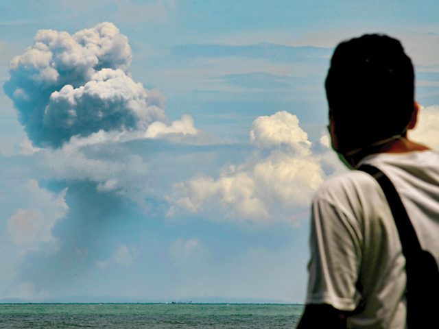 Dentuman Misterius Muncul setelah Letusan Anak Krakatau