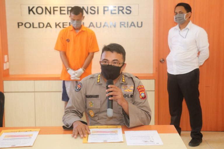 Hina Presiden, Warga Tanjungpinang Ditangkap