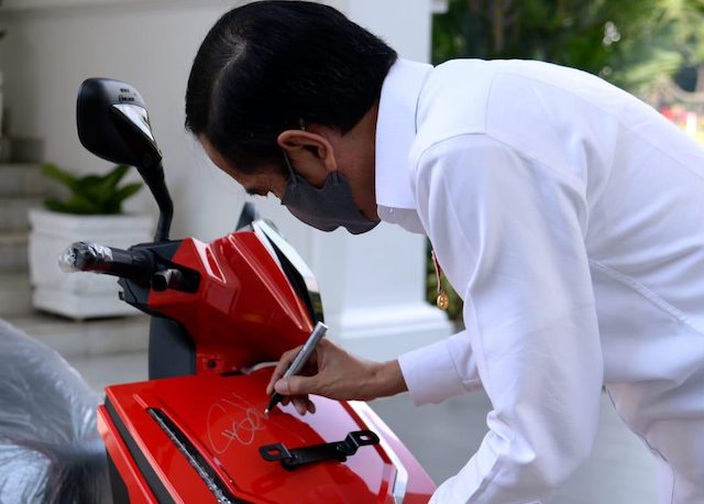 Pemenang Lelang Motor Listrik Jokowi Ditangkap