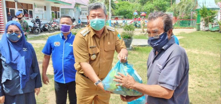 Aksi Peduli PWI Anambas, Berikan Paket Sembako kepada Masyarakat