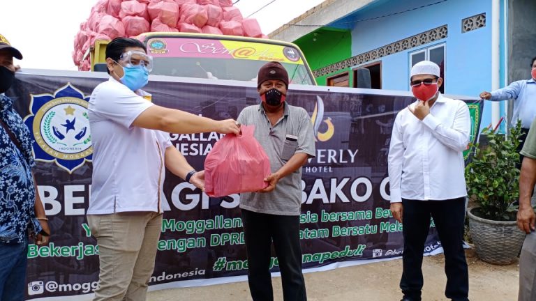 7 Ribu Paket Sembako Dari Yayasan Moggallana Indonesia dan Berverly Hotel untuk Warga Batam
