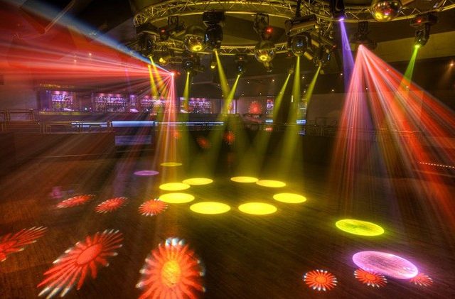 Pria Joget Dugem Pakai Mukena Bikin Gempar