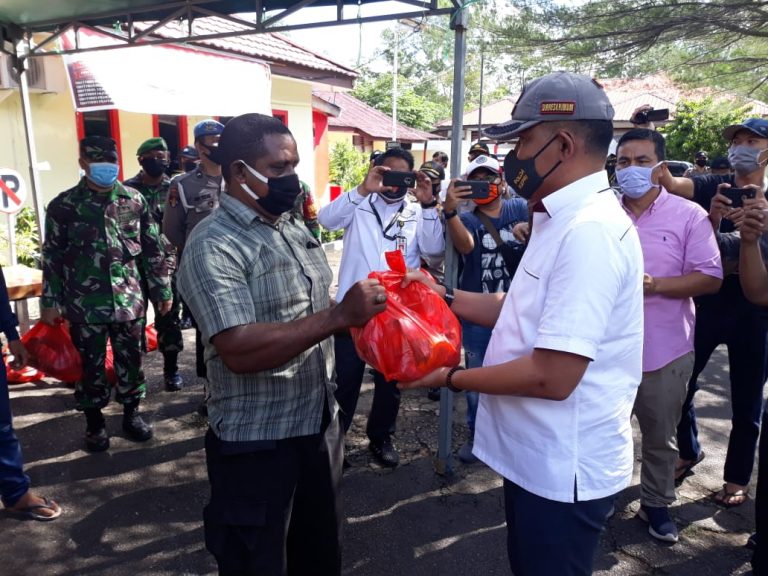 Polda Kepri Bagikan 10.145 Sembako