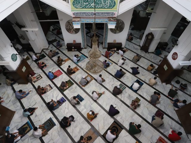 Pemerintah Izinkan Salat Idul Adha di Masjid