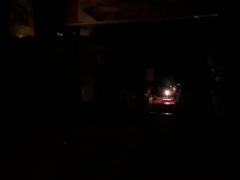 Warga Batam, Kelistrikan di Batam Diperkirakan Kembali Normal Besok Siang