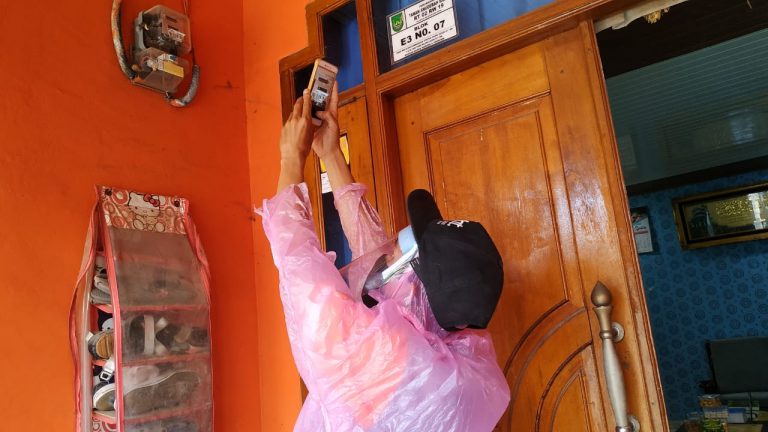 bright PLN Batam Pastikan Seluruh Petugas Catat Meter Datangi Rumah Pelanggan