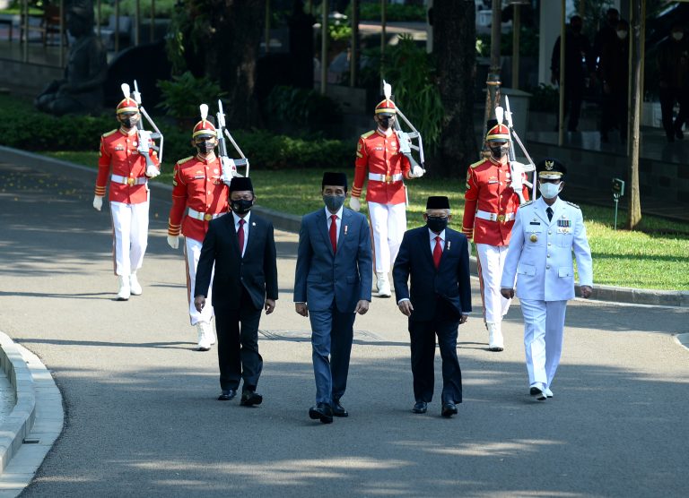 Dilantik Presiden, Isdianto Terharu Mengenang Emak