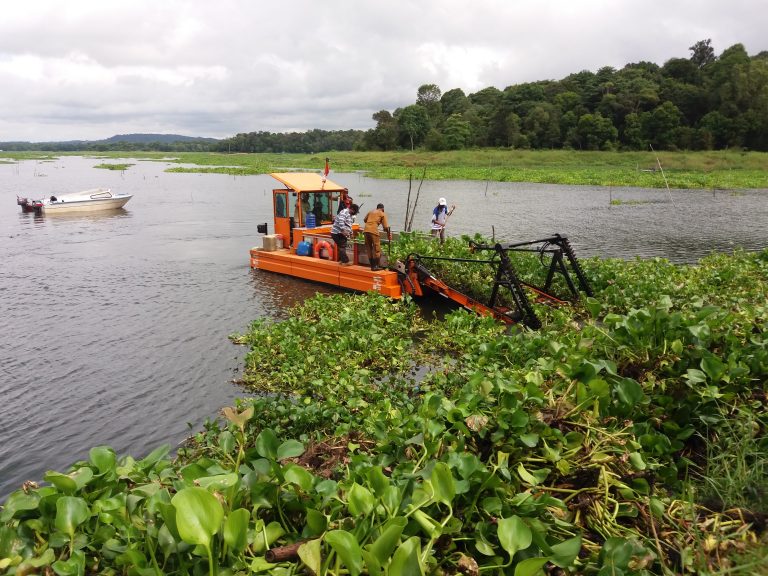 BP Batam Miliki Harvester untuk Mengumpulkan Eceng Gondok di Dam Duriangkang, Ini Hasilnya…