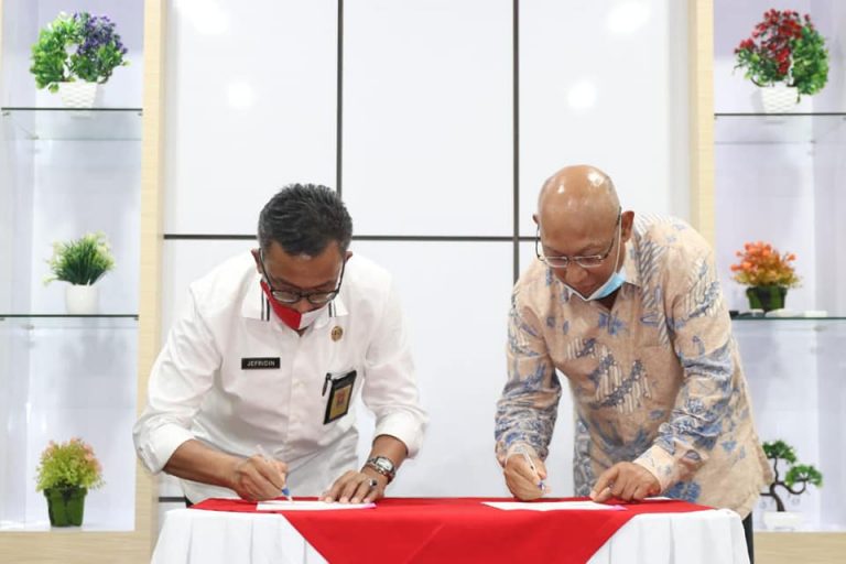 Pemko Batam-BP Batam Tandatangani MoU untuk Bantu Masyarakat Terdampak Covid-19