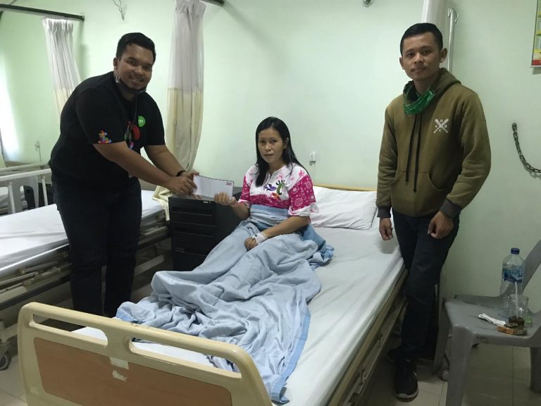 Driver Gocar di Kota Batam Bantu Penumpangnya Melahirkan di Dalam Mobil Hingga Mengalang Dana untuk Orang Tua si Bayi, Ini Kisahnya…