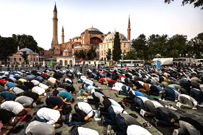 Hagia Sophia Dibuka, 500 Jamaah Positif Covid-19 Usai Idul Adha