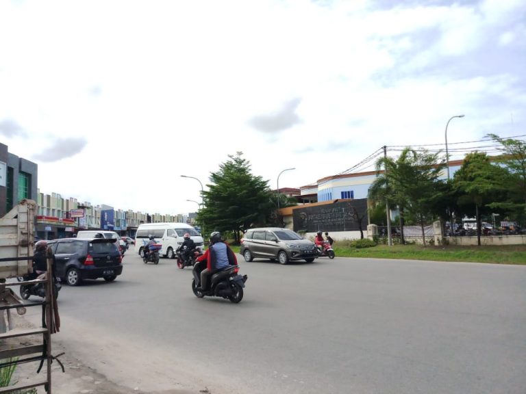 Pak Wali Kota, Ruas Jalan di Depan Rumah Sakit Elisabeth Batam Kota Semrawut