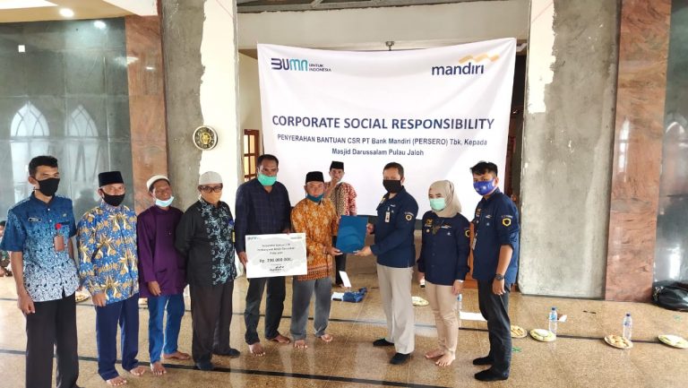 Bank Mandiri Salurkan Dana CSR Rp 300 Juta ke Masjid Darussalam dan Baiturrahim