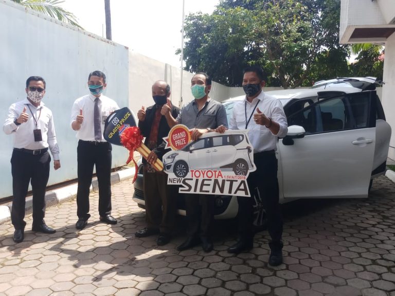 BRI Serahkan Grand Prize Panen Hadiah Simpedes Kepada Aris