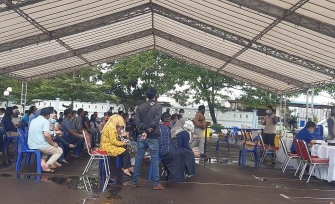 Kontak Erat dengan Gubernur Isdianto, 590 Orang Jalani Tes Swab