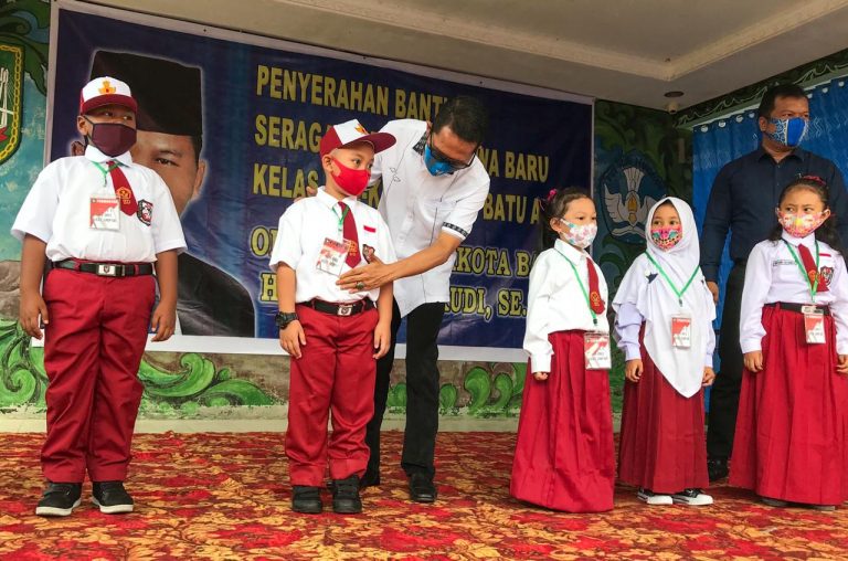 SKB 3 Menteri Cabut Aturan Seragam Kekhususan Agama