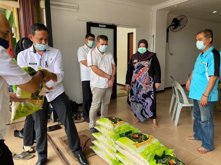 Kunjungi Kaum Disabilitas, Marlin Bawa 300 Kilogram Beras