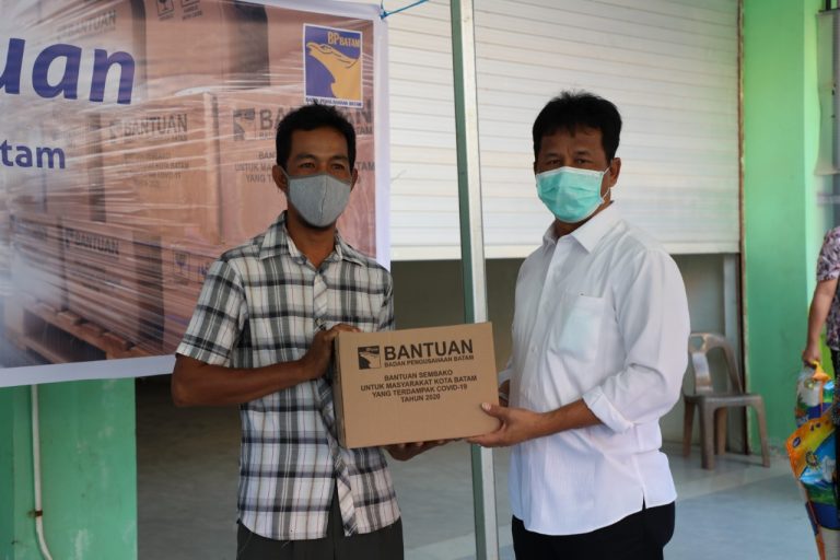 Kepala BP Batam Serahkan Bantuan Paket Sembako di Kecamatan Bengkong