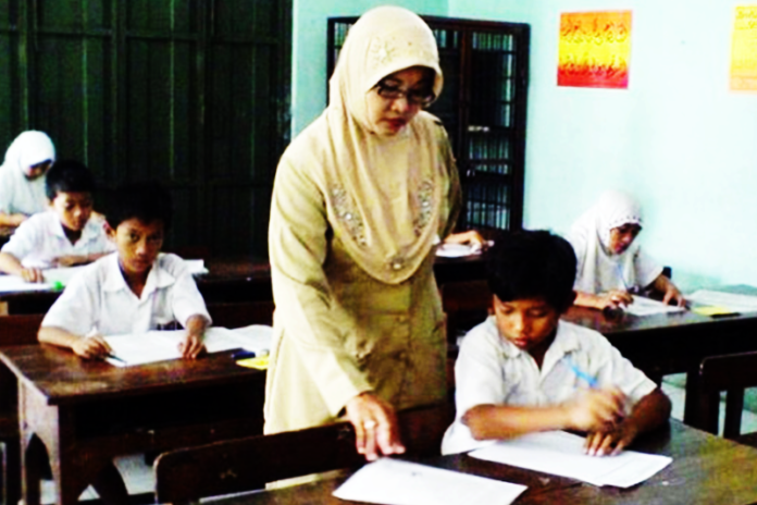 Guru Non-PNS Bakal Terima Insentif Rp 300 Ribu Bulan Depan