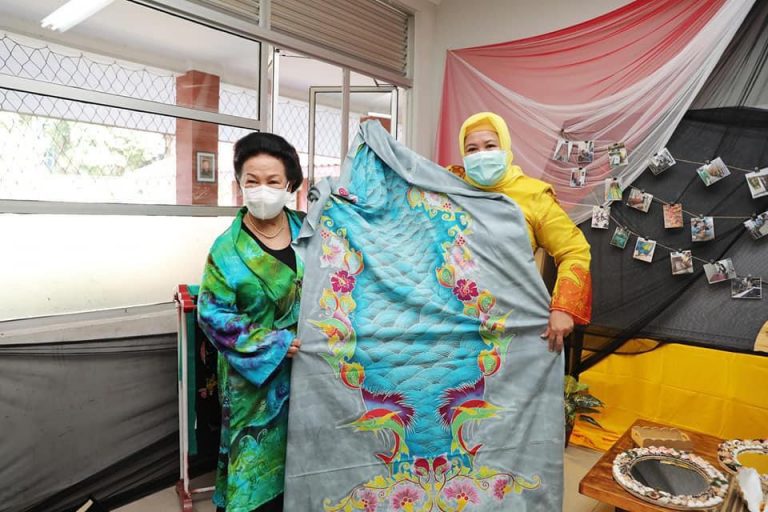 Marlin Puji Hasil Karya Batik SLB Kartini