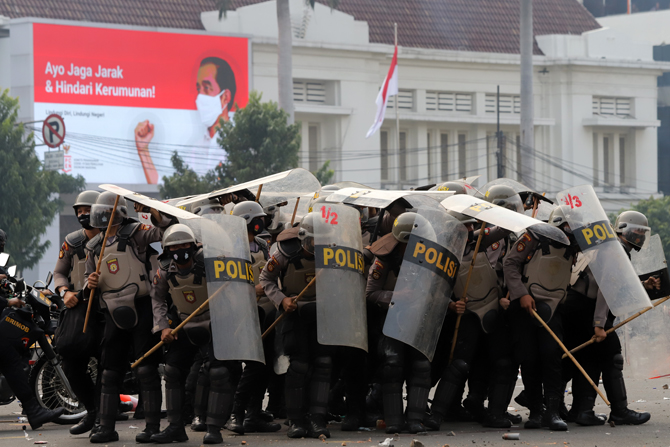 ICW Sebut Polri Belanja Rp 408 M untuk Pengamanan Demonstran