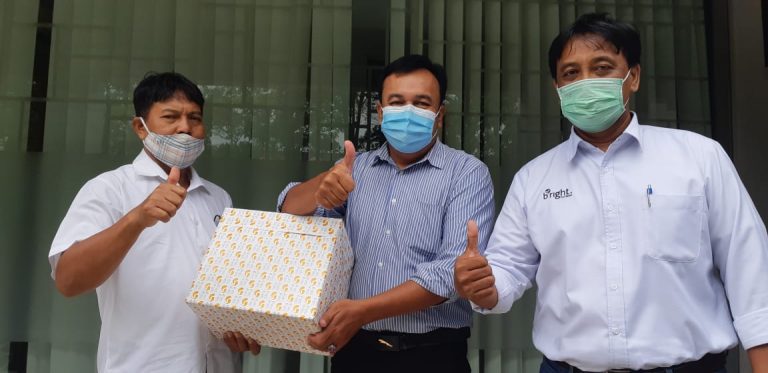 bright PLN Batam Kunjungi Pelanggan di Hari Listrik Nasional 