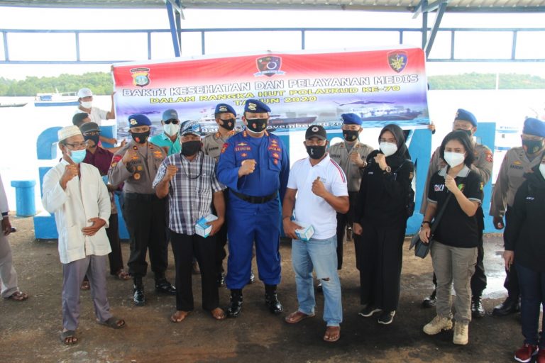 Ditpolairud Polda Kepri Bagikan 5 Ribu Masker dan Vitamin