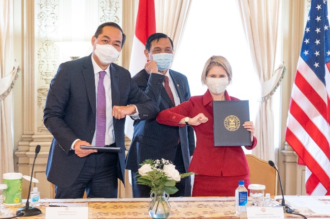 Oleh-oleh Luhut dari AS, Pfizer-Bio Farma Kerjasama Produksi Vaksin