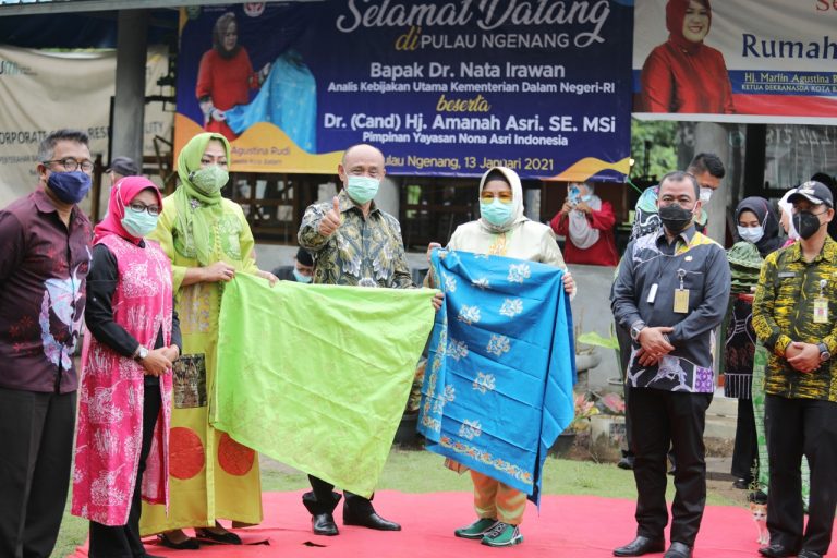 Kemendagri Dukung Pengembangan Batik Marlin di Pulau Ngenang