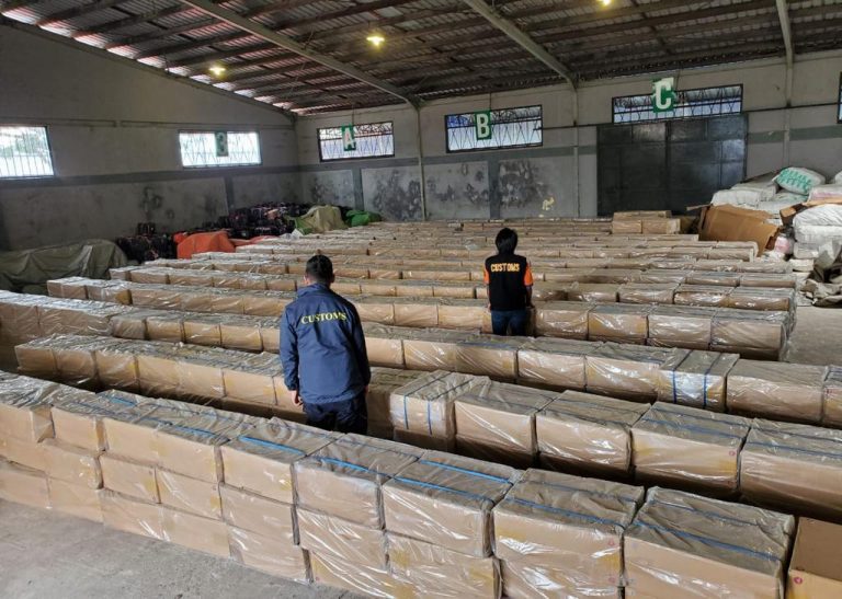 Aksi Kejar-Kejaran Bea Cukai dan Kapal Penyelundup Bermuatan 7,2 Juta Batang Rokok