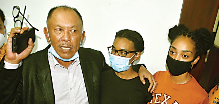 Cuitannya Picu Kemarahan, Turis AS Dideportasi