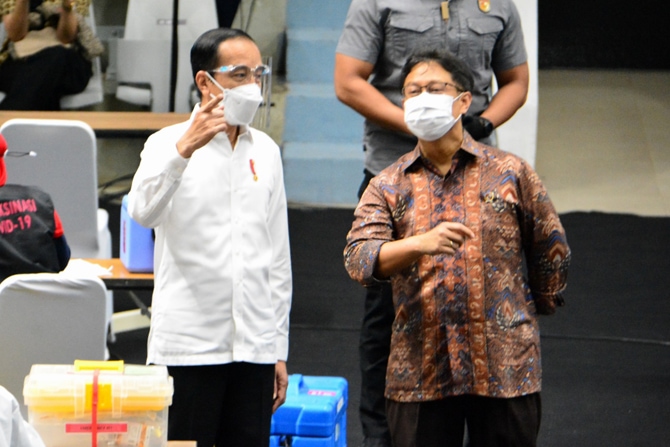 Tekan Lonjakan Covid-19, Mobilitas Masyarakat Zona Merah Dibatasi