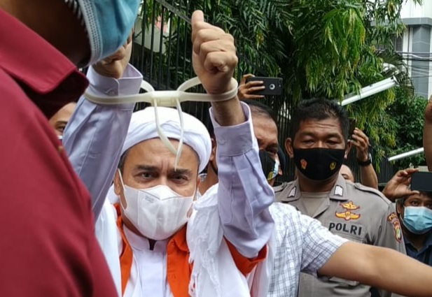 Rizieq Dituntut 2 Tahun Penjara Dalam Kasus Kerumunan Massa