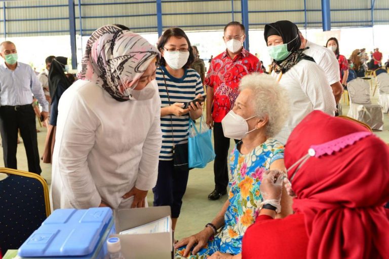 Pemerintah Diminta Prioritaskan Lansia Dapat Vaksin Covid-19