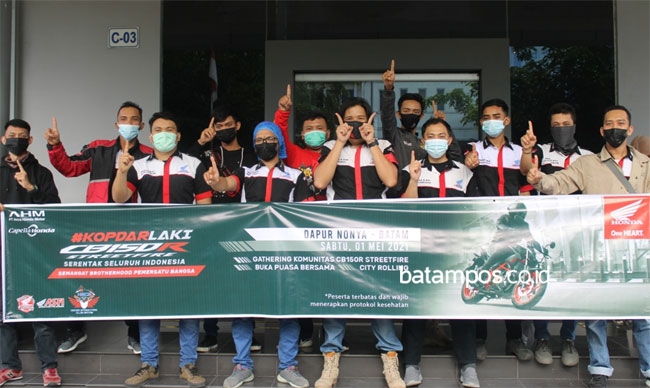 Berbagi Dengan Anak Yatim di Kopdar Laki CB150R Streetfire