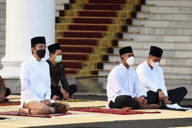 Presiden Jokowi Salat Idul Fitri di Istana Bogor