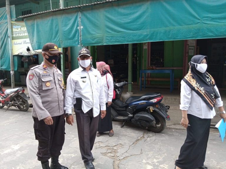Polsek dan FKPK Midai Temukan Makanan dan Obat-Obatan Kedaluwarsa