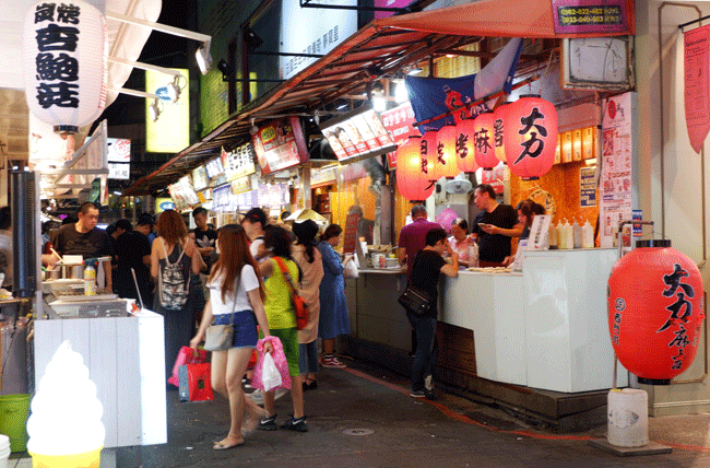 Nongkrong dan Makan di Restoran, 5 TKI Didenda Rp 150 Juta