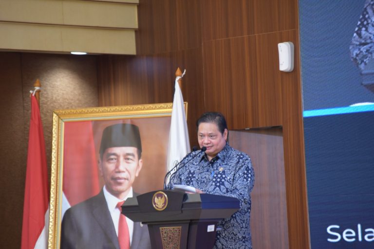 Menko Airlangga Targetkan Vaksinasi 1 Juta Dosis Per Hari