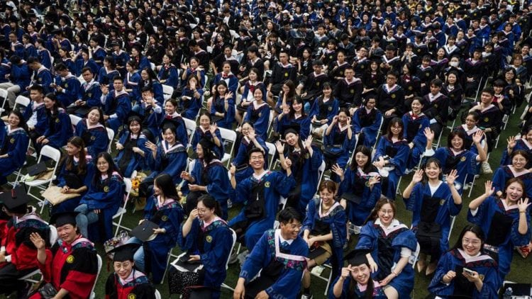 Wuhan Normal, 11 Ribu Wisudawan Hadir Tanpa Masker