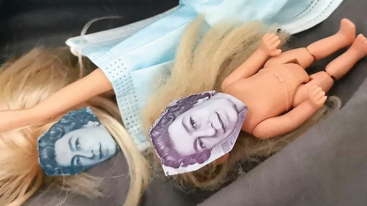 Kala Bocah 4 Tahun Bermain Boneka, Gunting, dan Uang, Ini Hasilnya