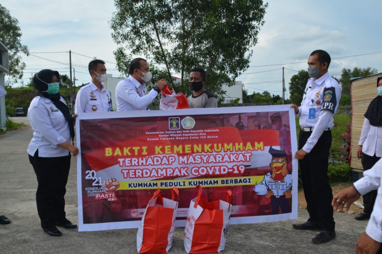 Rutan Kelas IIA Batam Kembali Bagikan Bantuan Sosial 