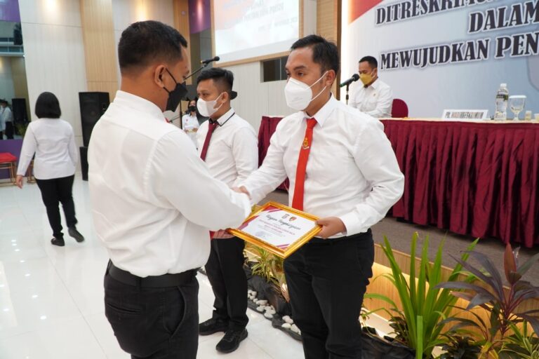 Ungkap Premanisme dan Pungli, Polsek Lubukbaja Raih Penghargaan Polsek Terbaik se Kepri
