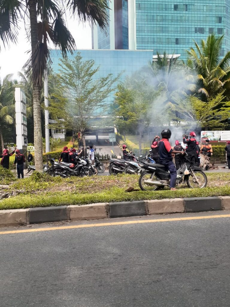Demo, Buruh FSPMI Tuntut Upah Naik 7-10 Persen