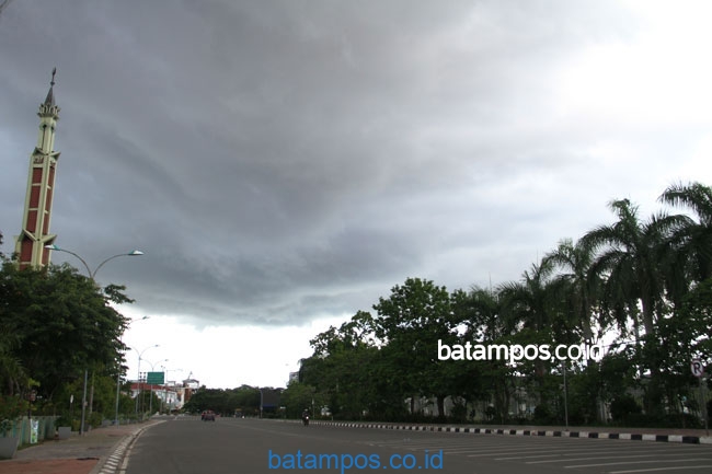 Warga Batam, Waspadai Perubahan Cuaca Mendadak