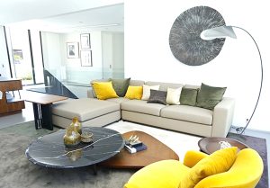 Hunian Berkonsep Industrial Modern Classy dengan Tone Monokrom