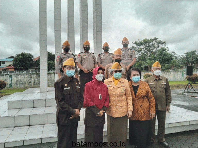 Peringati Jasa Para Pahlawan, LVRI dan Jajaran Pemko Batam Gelar Upacara di TMP Bulang Gebang