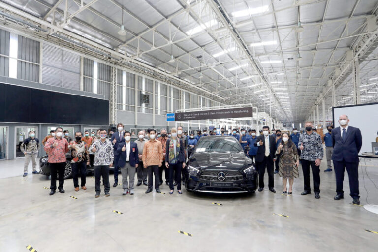 Mercedes-Benz S-Class dan E-Class Terbaru Resmi Diluncurkan 