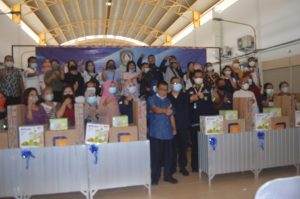 Wirya Silalahi Bersama Dinsos Kepri Beri Bantuan Kepada Pelaku Usaha Mikro